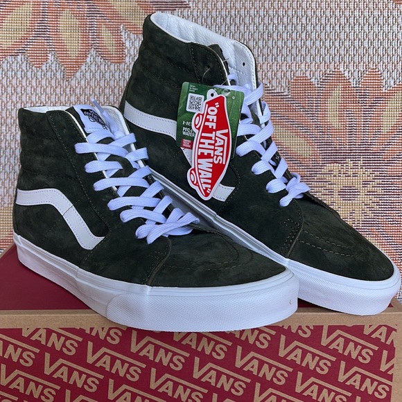 Vans WMNS Sk8-Hi
Pig Suede Grape Leaf
VN0A4BVT50K
Sneakers - Picture 6 of 16